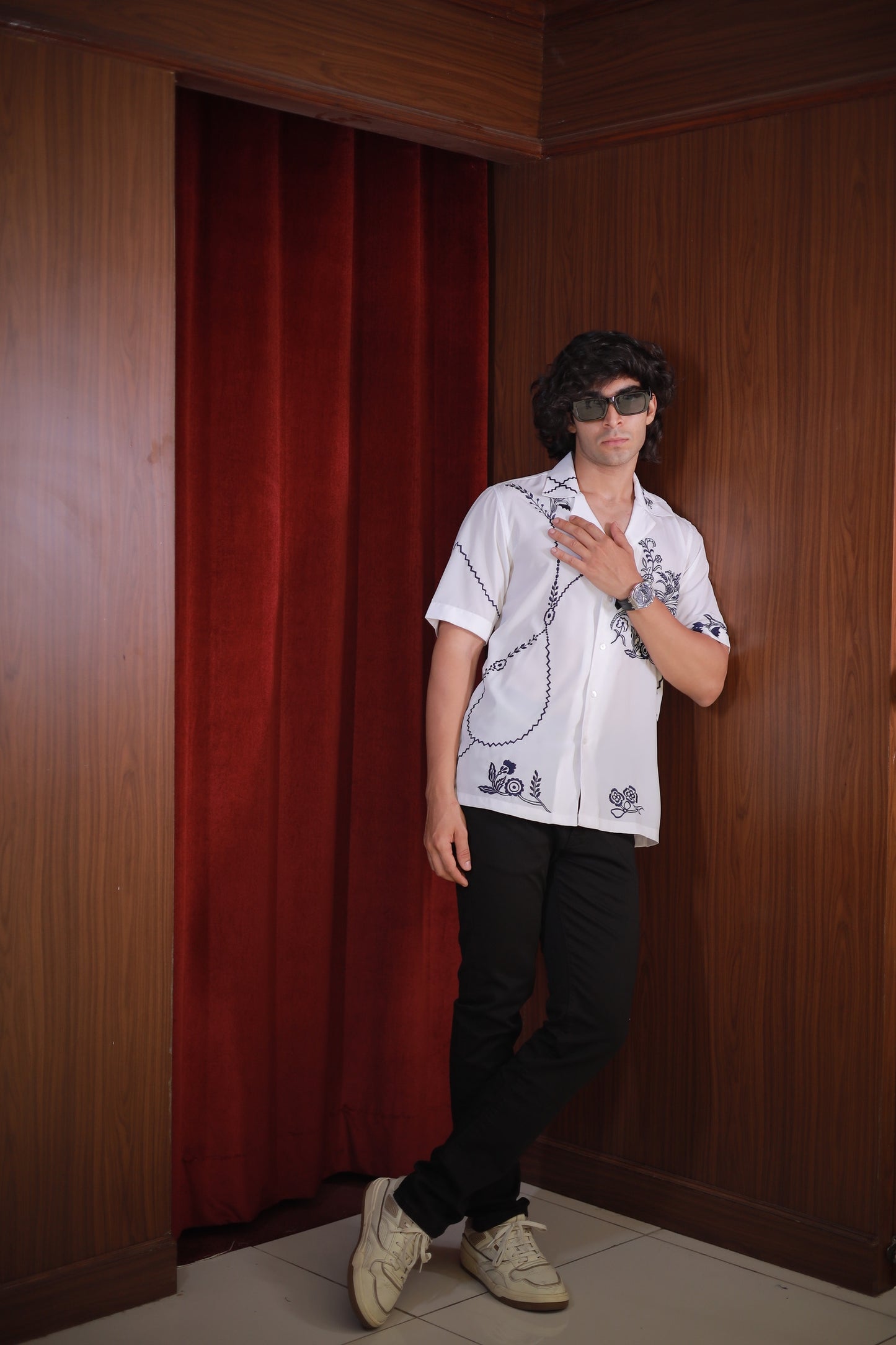 WHITE EMBROIDERED VACATION SHIRT