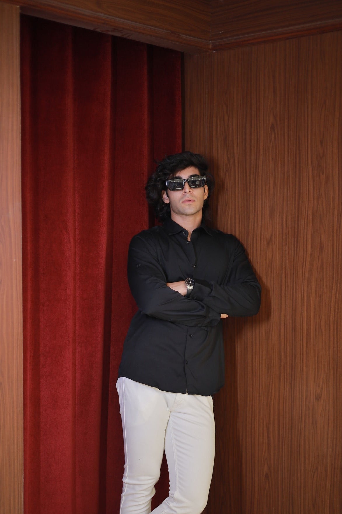 CLASSIC BLACK SHIRT