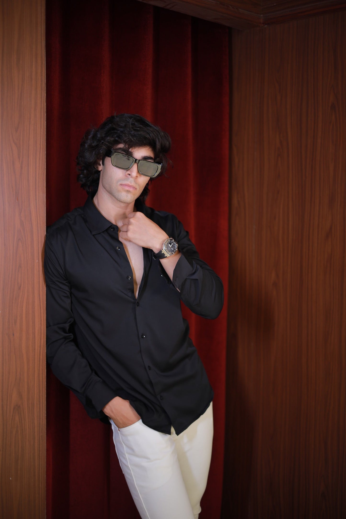 CLASSIC BLACK SHIRT