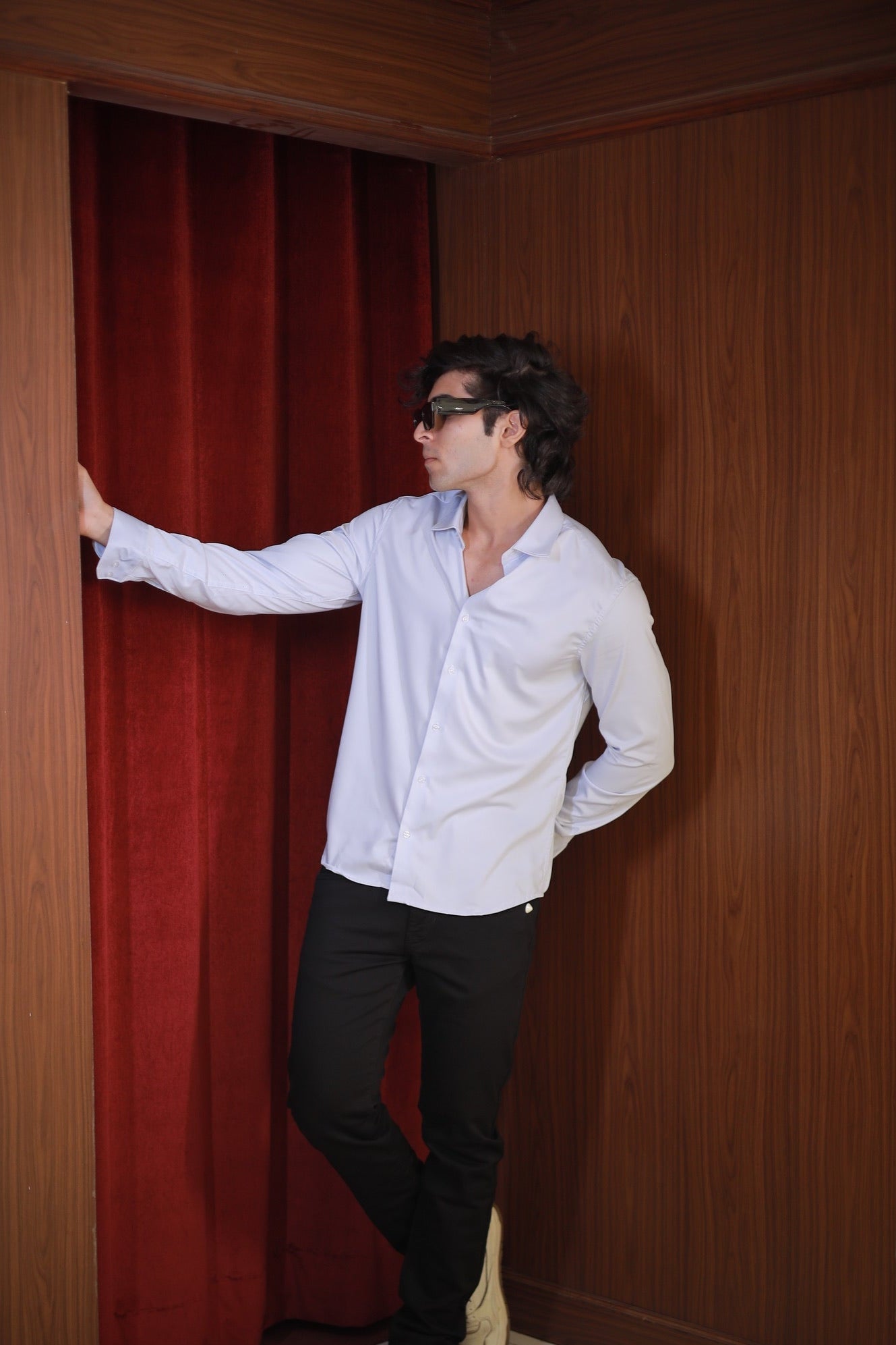 CLASSIC WHITE SHIRT