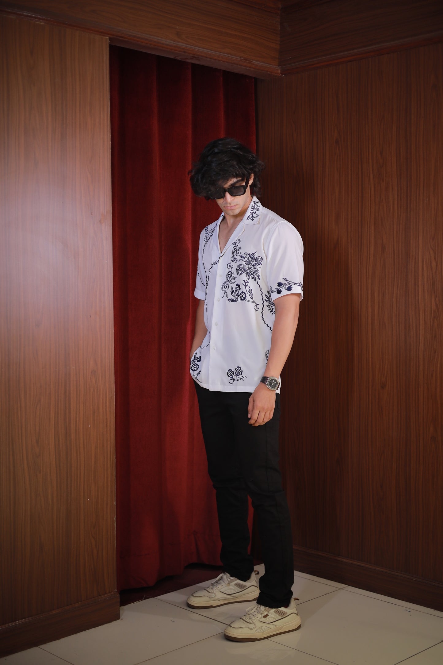 WHITE EMBROIDERED VACATION SHIRT