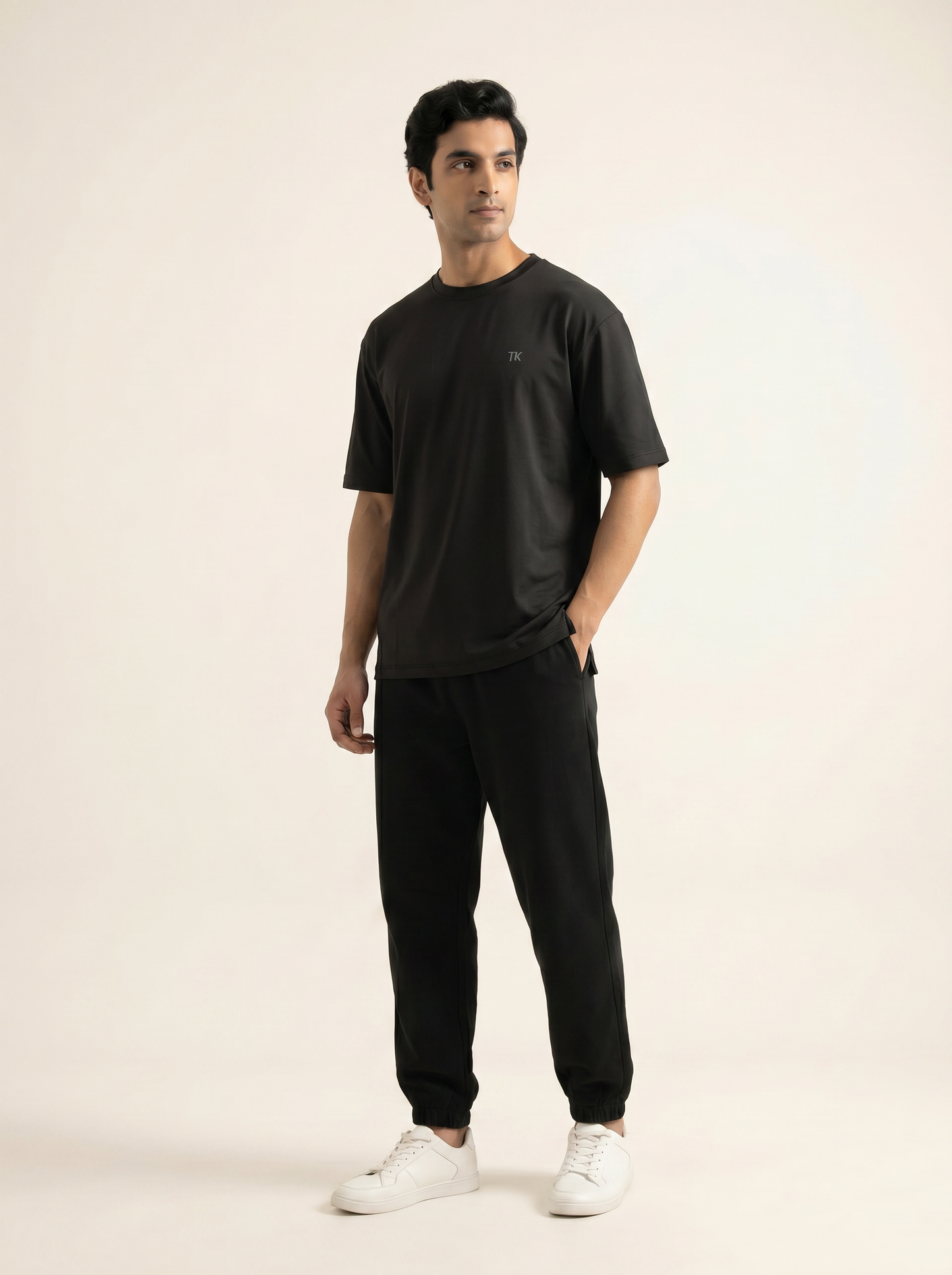 BLACK EVERYDAY ESSENTIAL TEES